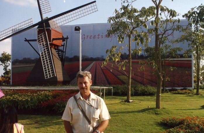 Ik bij de stand van Nederland op de floriade